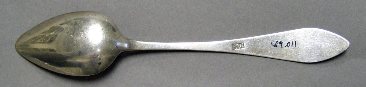 1998.0004.3235 Silver Spoon underside