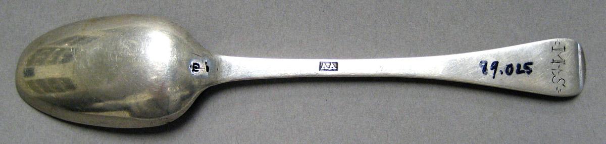 1998.0004.3248 Silver Spoon underside