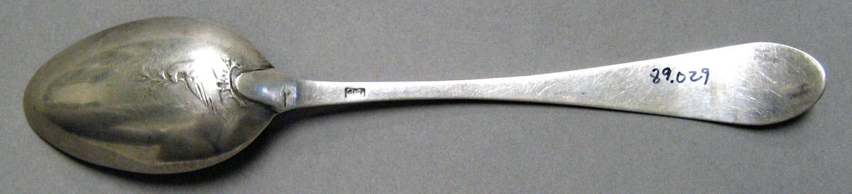 1998.0004.3252.001 Silver Spoon underside