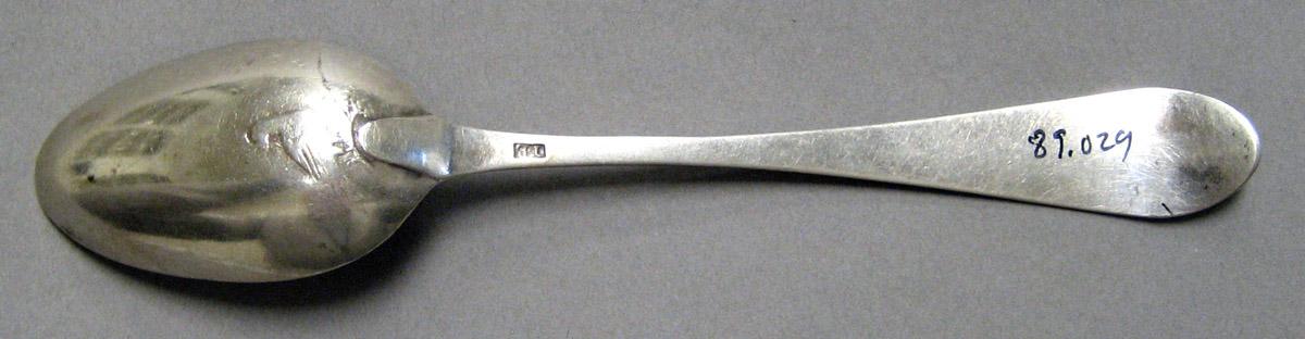 1998.0004.3252.002 Silver Spoon underside