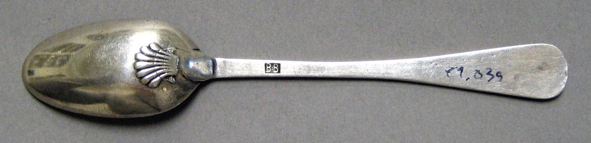 1998.0004.3262 Silver Spoon underside