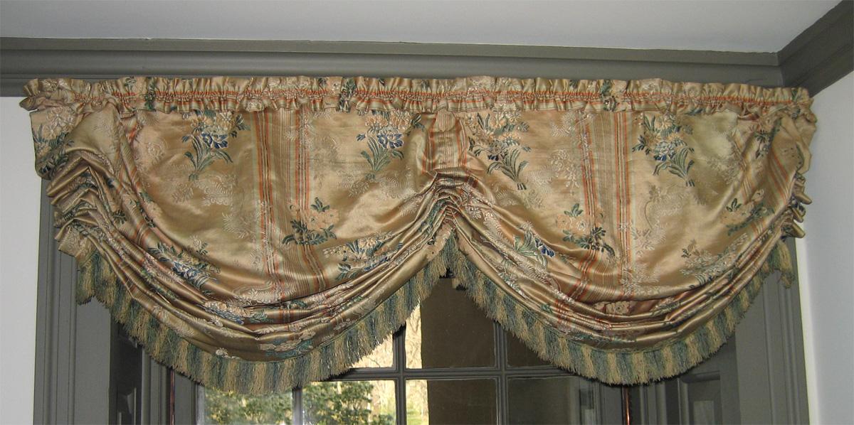 1958.0617.002 Valance