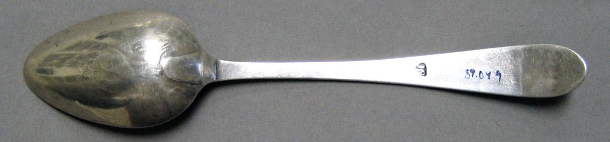 1998.0004.3271 Silver Spoon underside