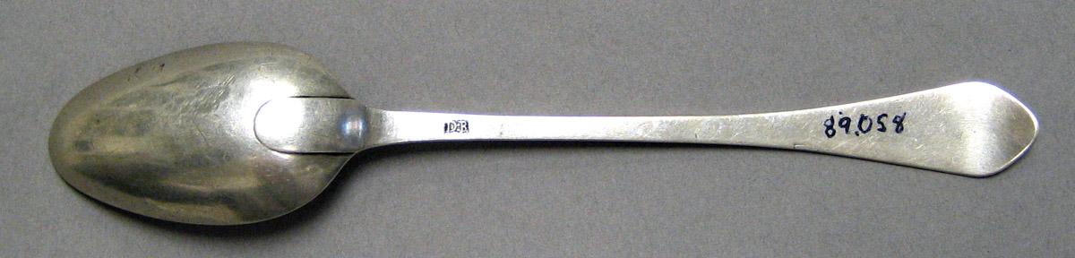 1998.0004.3280 Silver Spoon underside
