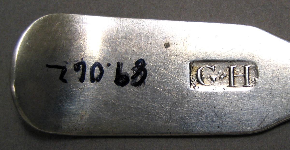 1998.0004.3284 Silver Spoon mark