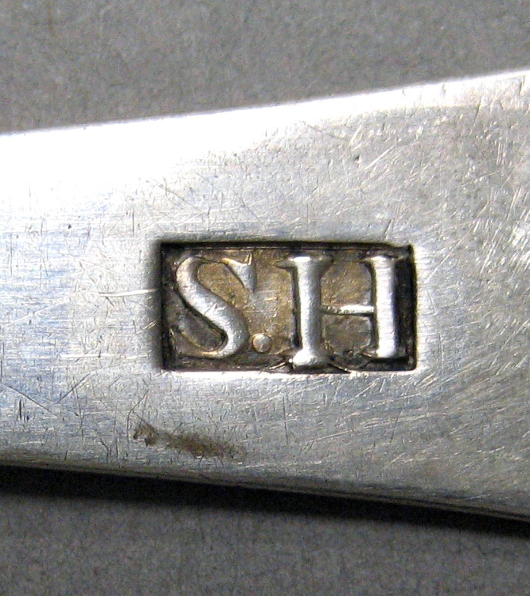 1998.0004.3286 Silver Spoon mark