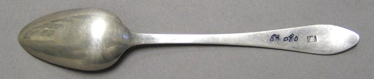 1998.0004.3301.001 Silver Spoon underside