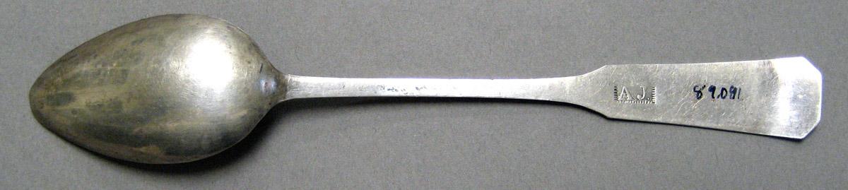 1998.0004.3302.003 Silver Spoon underside