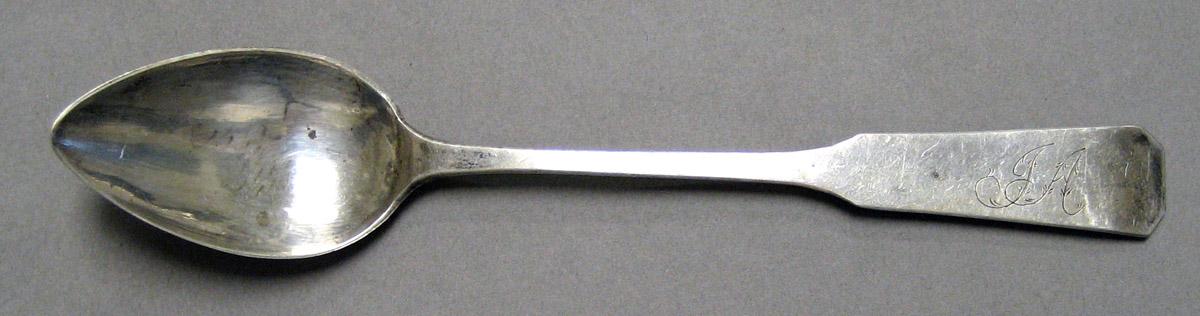 1998.0004.3302.004 Silver Spoon upper surface