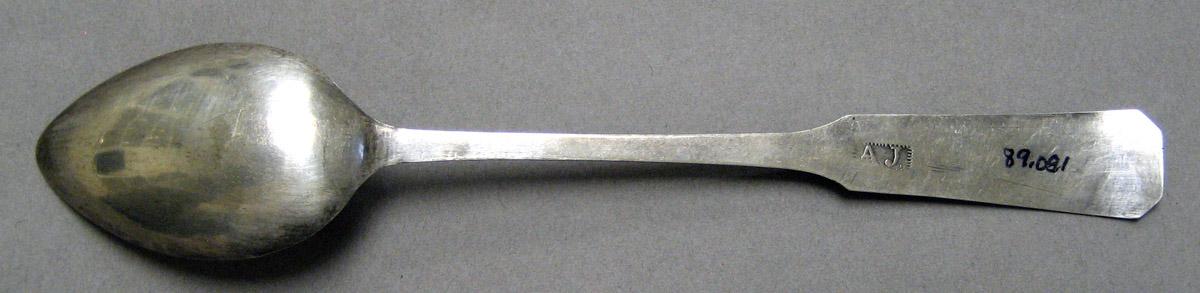 1998.0004.3302.005 Silver Spoon underside