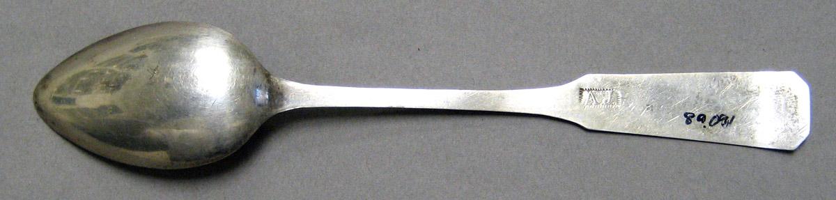 1998.0004.3302.006 Silver Spoon underside