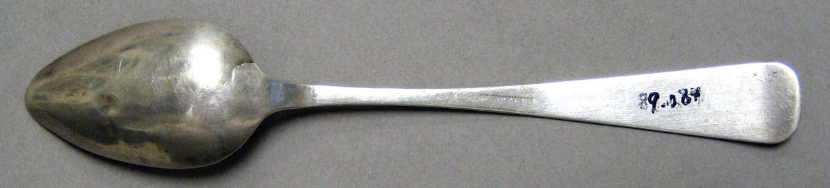 1998.0004.3305 Silver Spoon underside