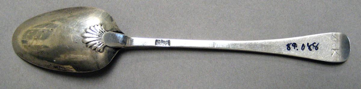 1998.0004.3308 Silver Spoon underside