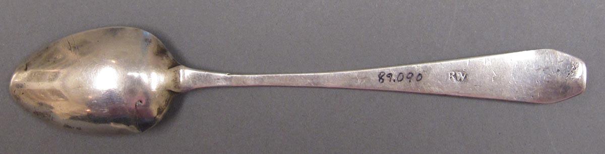 1998.0004.3310 spoon underside