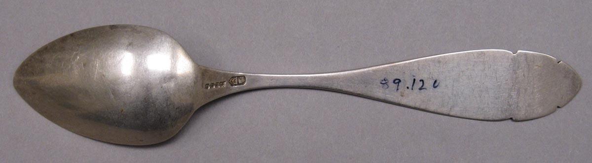 1998.0004.3339 spoon underside