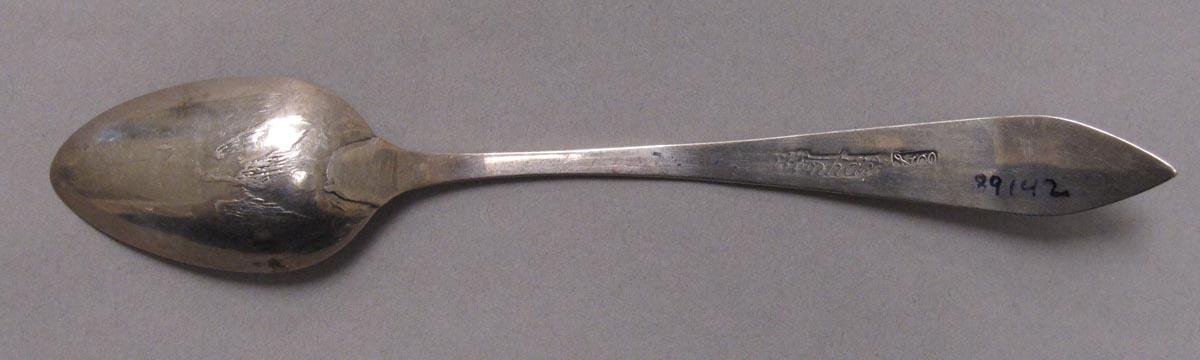 1998.0004.3361.001 spoon underside
