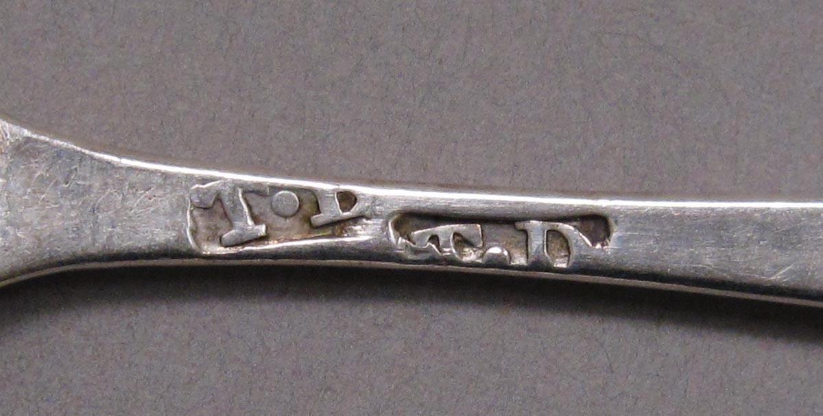 1998.0004.3366.002 spoon marks