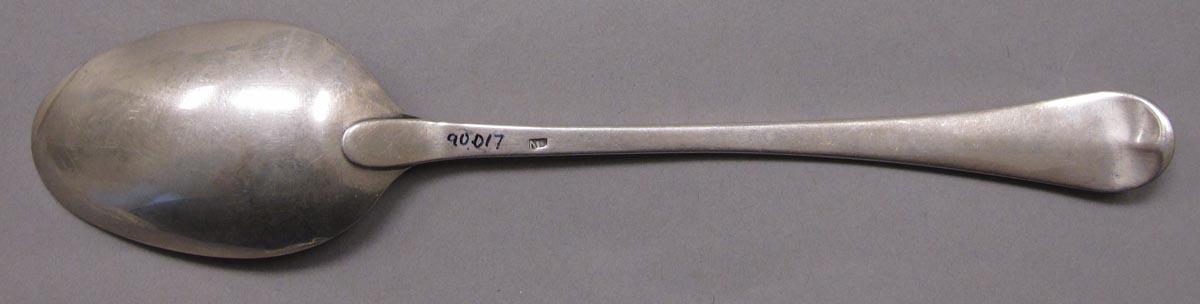 1998.0004.3376 spoon underside