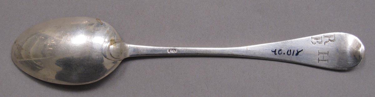 1998.0004.3377.001 spoon underside