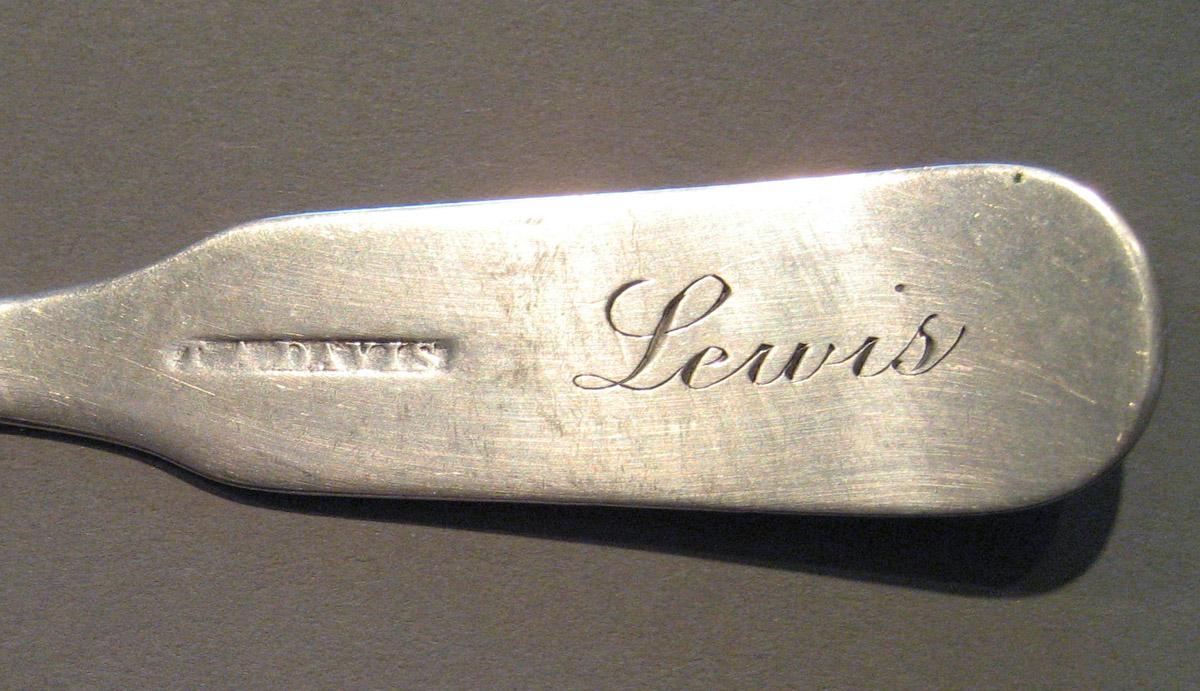 1998.0004.337 Spoon, teaspoon (mark and inscription)