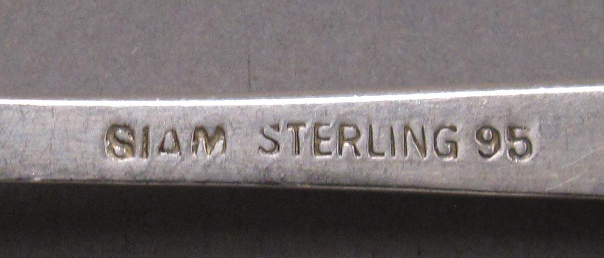 1998.0004.3383.002 spoon marks