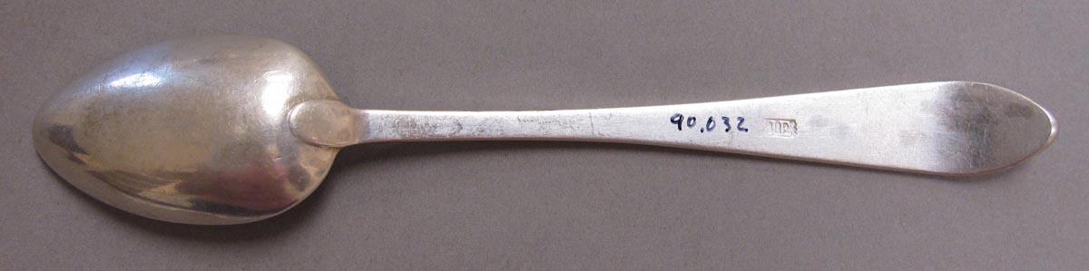 1998.0004.3389.002 spoon underside