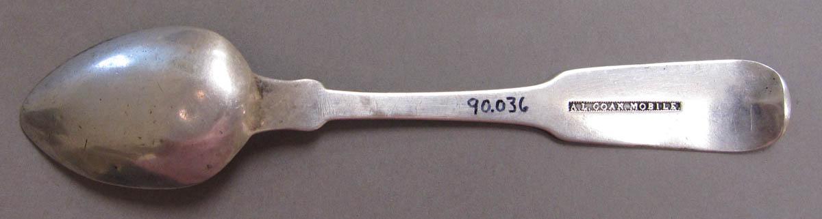 1998.0004.3393 spoon underside