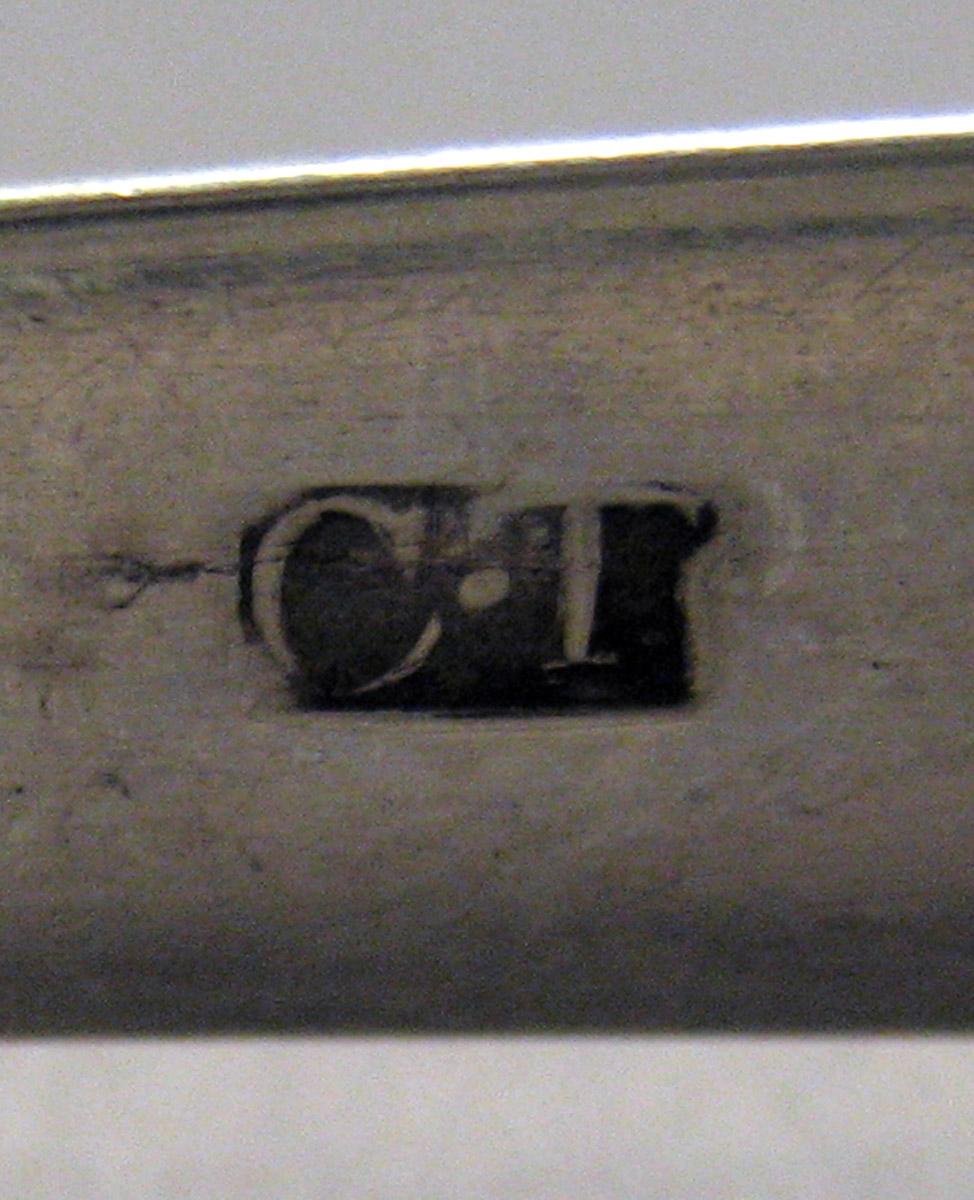1998.0004.3440 Silver Tongs mark 1