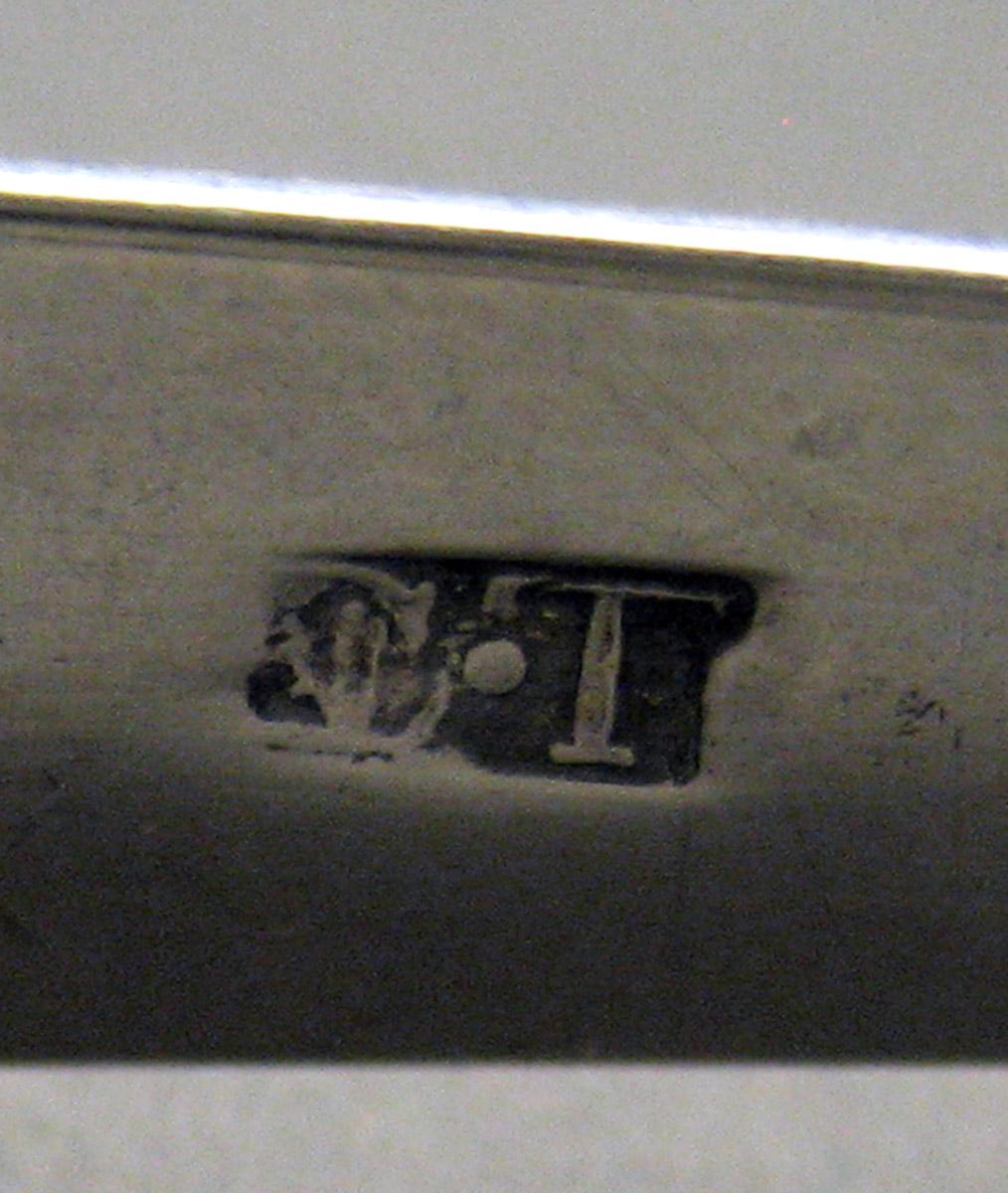 1998.0004.3440 Silver Tongs mark 2