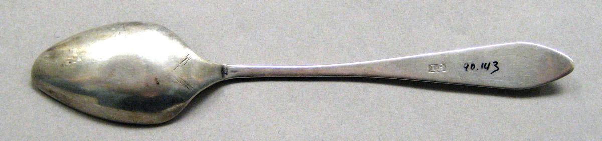 1998.0004.3494 Silver Spoon underside
