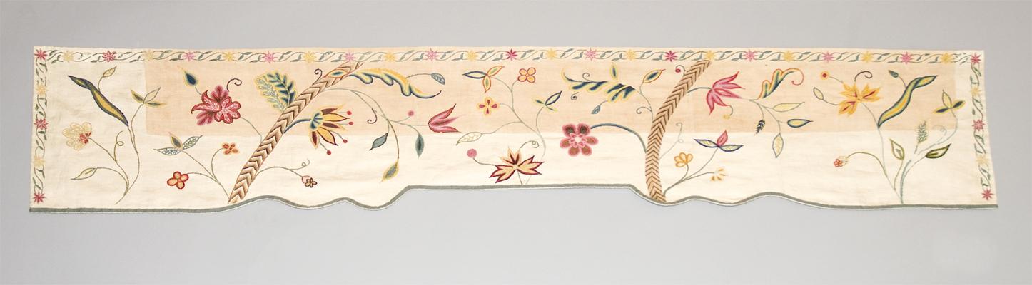 1952.0355 Window hanging, valance