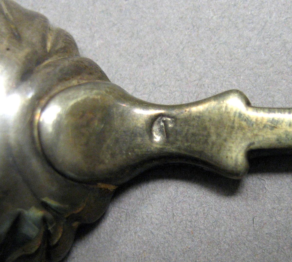 1998.0004.3507.001 Silver salt spoon mark