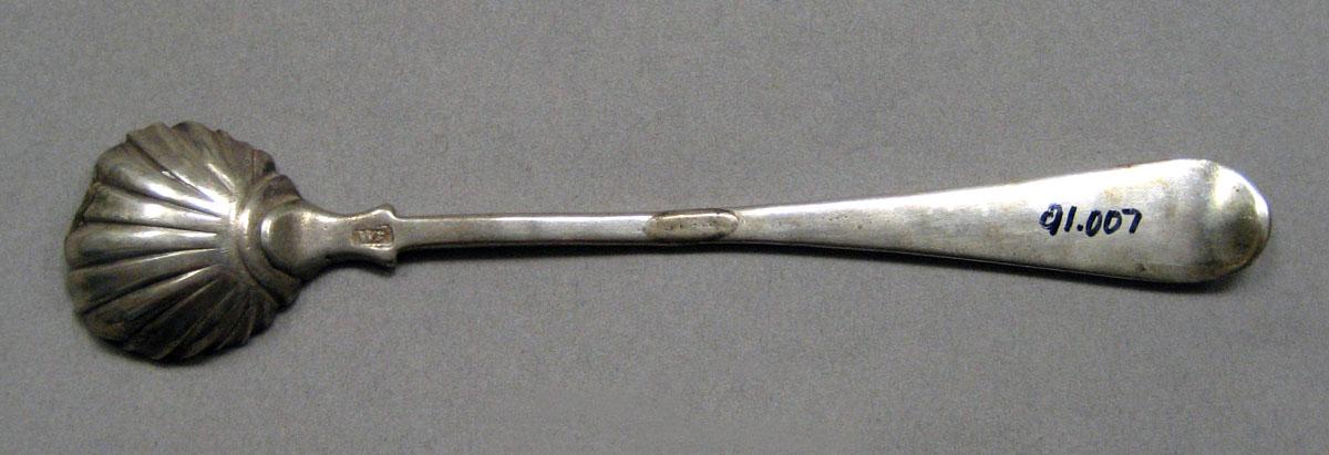1998.0004.3507.002 Silver salt spoon underside