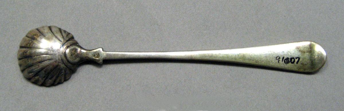 1998.0004.3507.003 Silver salt spoon underside