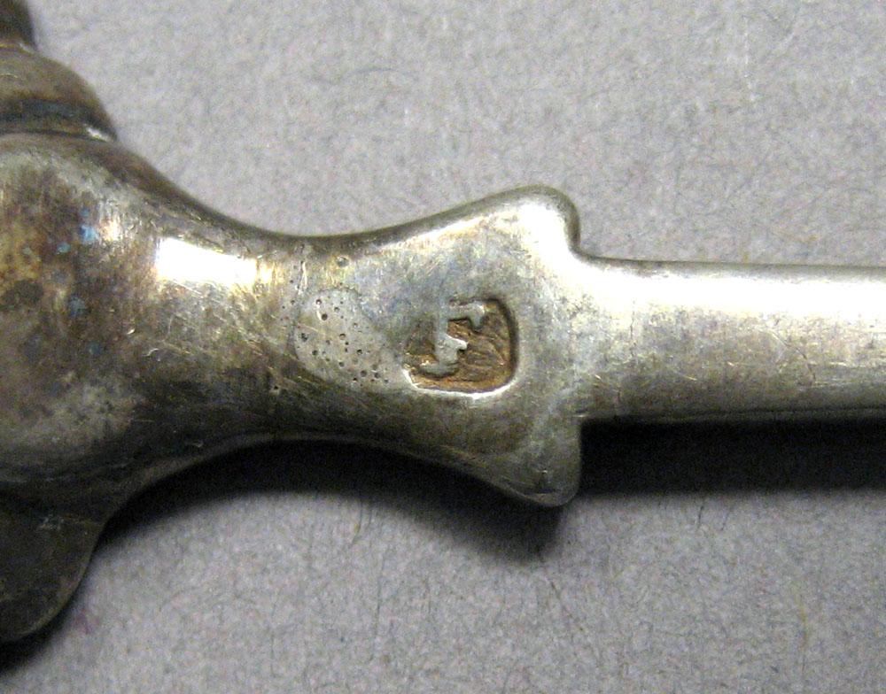 1998.0004.3507.003 Silver salt spoon mark