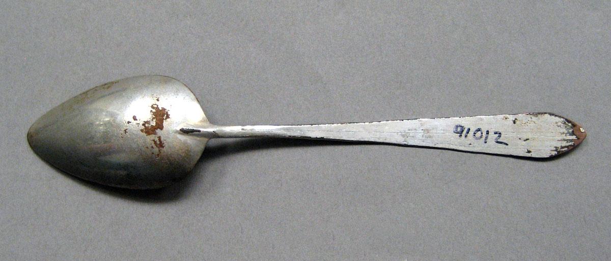 1998.0004.3512.002 Silver spoon underside