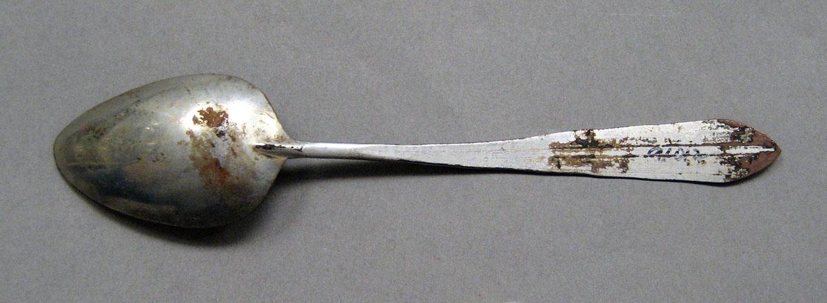 1998.0004.3512.003 Silver spoon underside