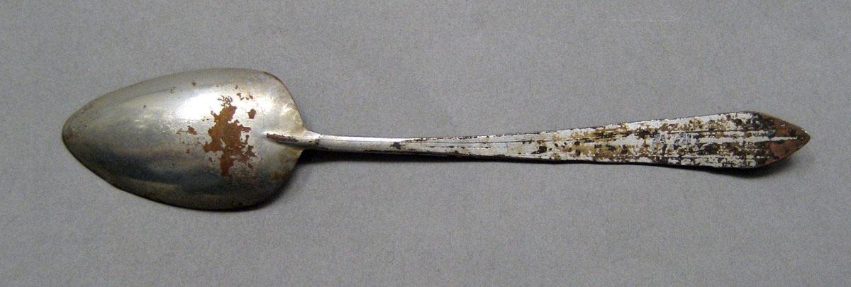 1998.0004.3512.004 Silver spoon underside