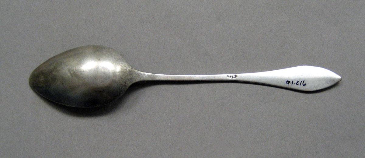 1998.0004.3516.001 Silver spoon underside