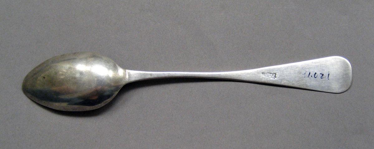 1998.0004.3521.002 Silver spoon underside