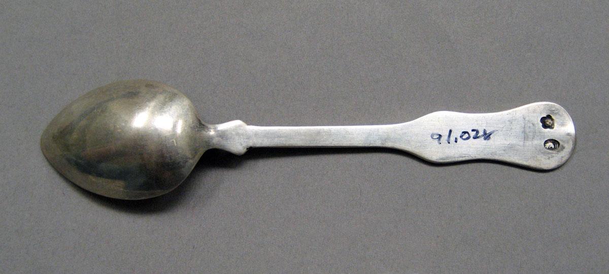 1998.0004.3527.001 Silver spoon underside