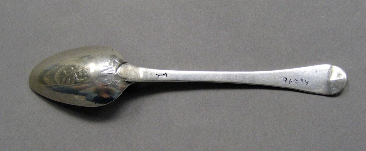 1998.0004.3533.001 Silver spoon underside