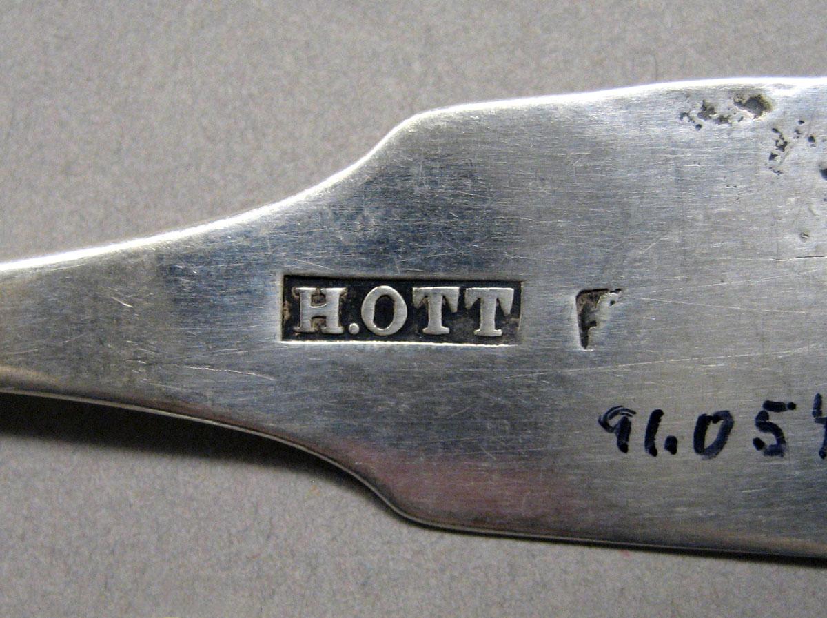 1998.0004.3550 Silver spoon mark