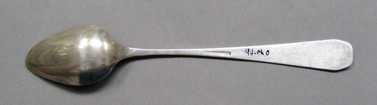1998.0004.3556.001 Silver spoon underside