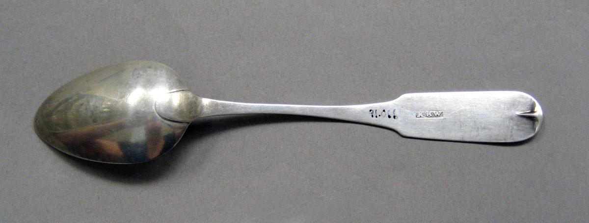 1998.0004.3562 Silver underside