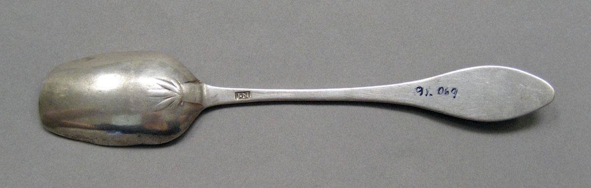 1998.0004.3565 Silver spoon underside