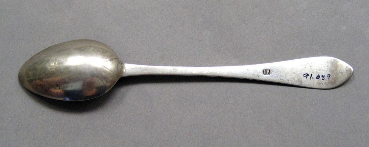 1998.0004.3585.001 Silver spoon underside