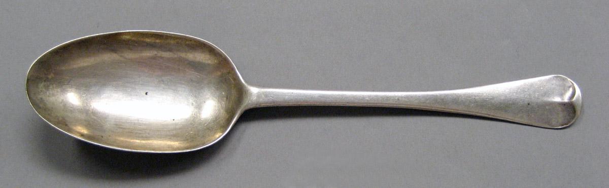 1998.0004.3601 Silver spoon upper surface