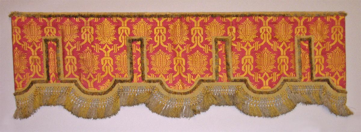 1958.0626 c Window hanging, valance