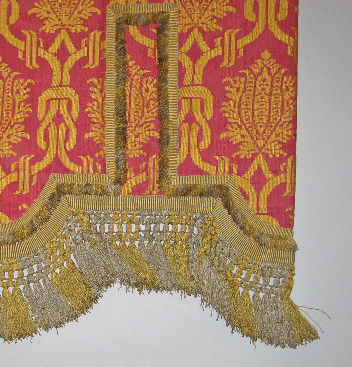 1958.0626 c Window hanging, valance detail